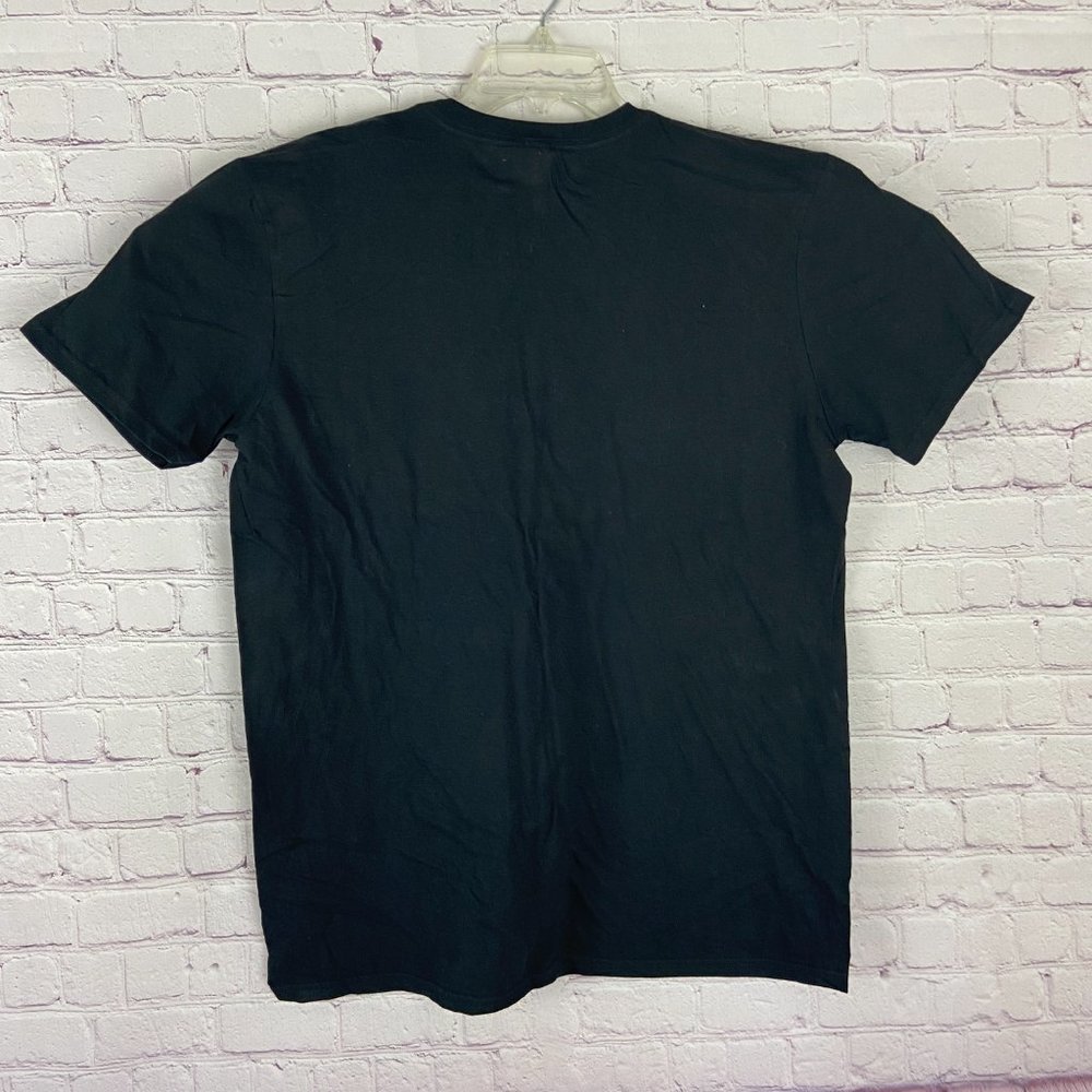 Apparel Men's Black Short Sleeve and Crewneck Graph Tee. Size: Large - Picture 4 of 7